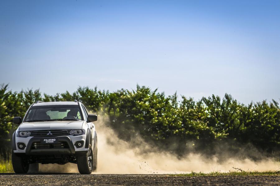  Mitsubishi Pajero Dakar OutDoor 2016 года  (фото 12 из 30)